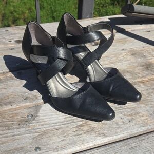 Life Stride Soft System Black Cross-Strap Heels 8.5W